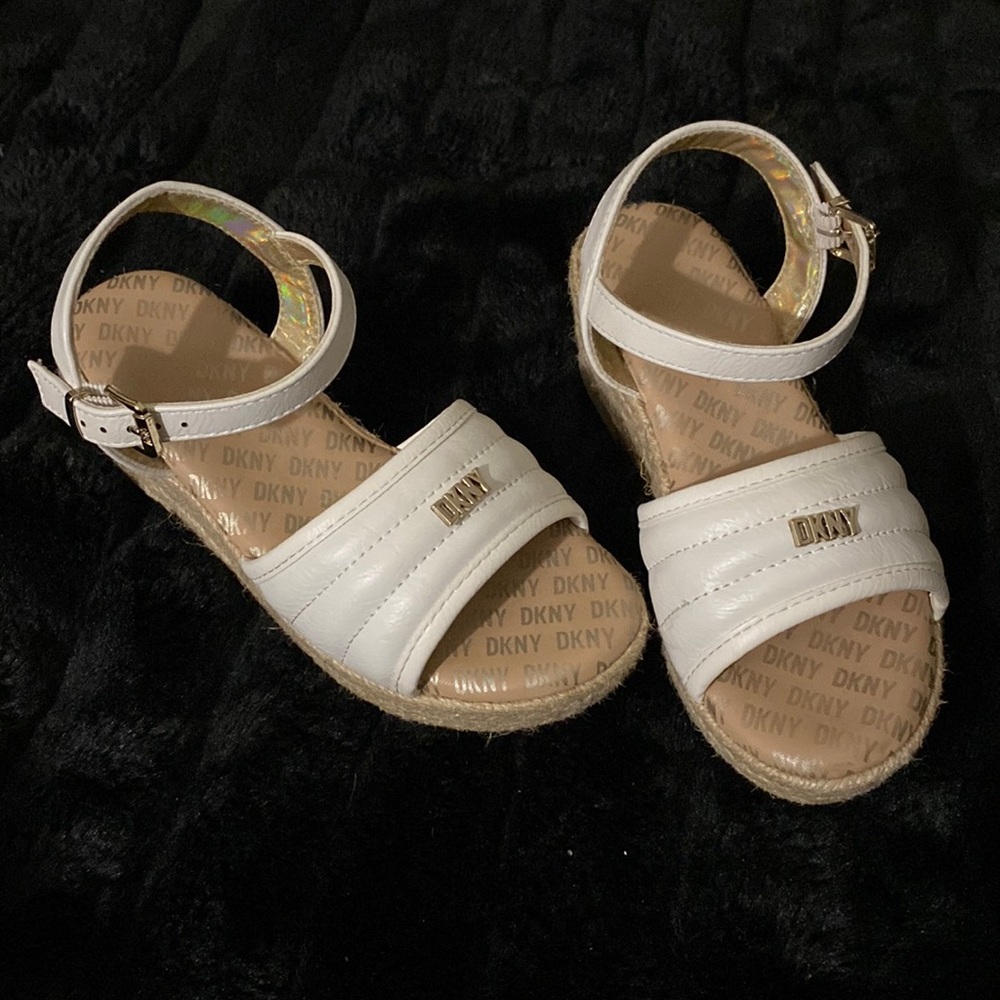 Kids DKNY Amelia Wedge Sandal 👡 PERFECT CONDITION